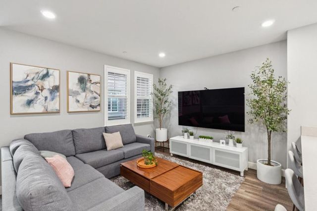 1018 Onofrio Lane 2, San Jose, CA 95131