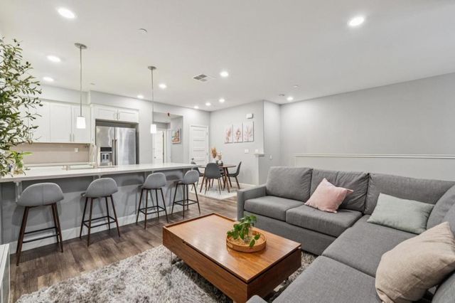 1018 Onofrio Lane 2, San Jose, CA 95131