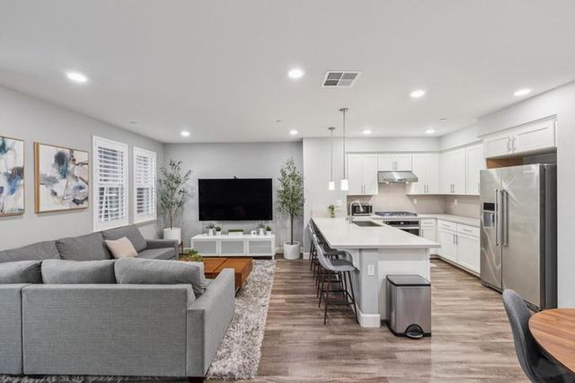 1018 Onofrio Lane 2, San Jose, CA 95131