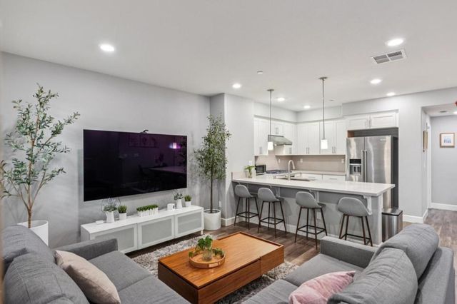 1018 Onofrio Lane 2, San Jose, CA 95131
