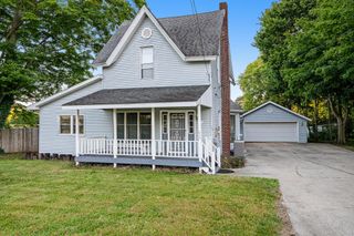 813 Park Shore Drive, Cassopolis, MI 49031