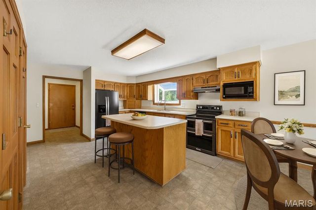 8 Grayson Ridge Drive, Washington, MO 63090