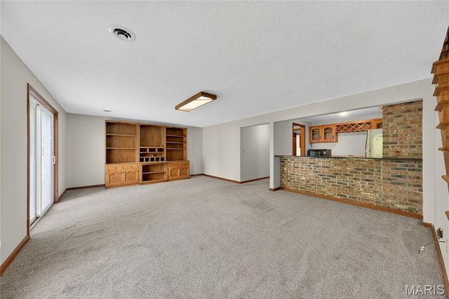 8 Grayson Ridge Drive, Washington, MO 63090