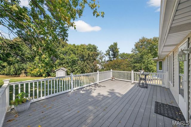 8 Grayson Ridge Drive, Washington, MO 63090