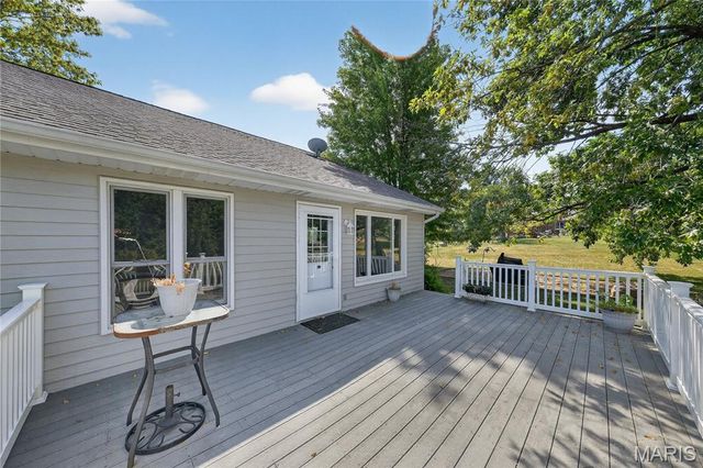 8 Grayson Ridge Drive, Washington, MO 63090