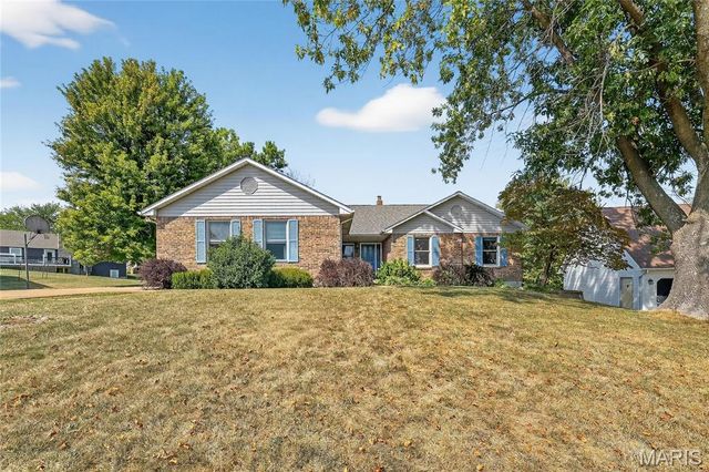 8 Grayson Ridge Drive, Washington, MO 63090