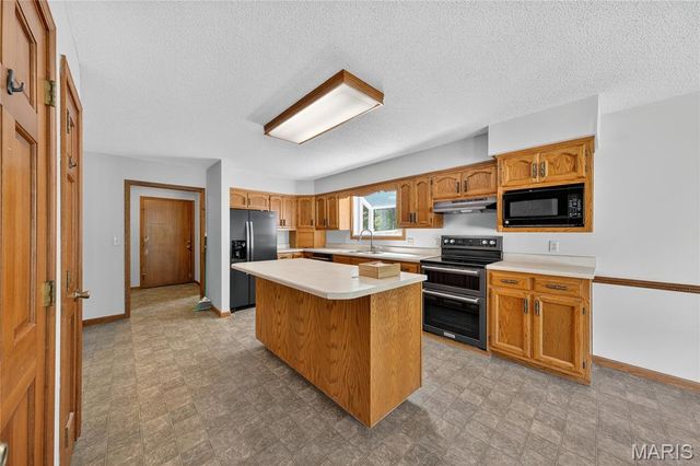 8 Grayson Ridge Drive, Washington, MO 63090