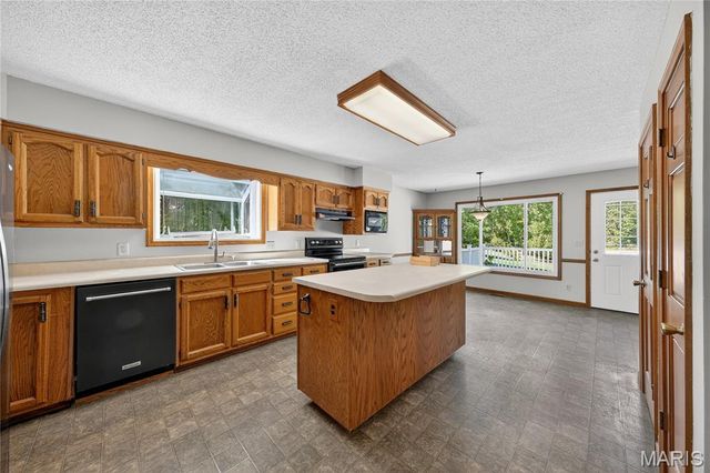 8 Grayson Ridge Drive, Washington, MO 63090