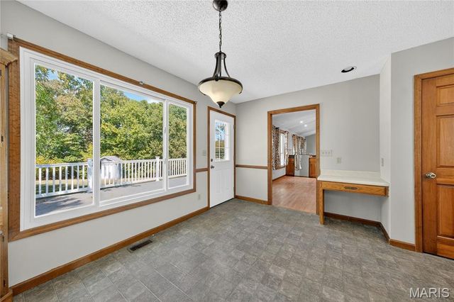 8 Grayson Ridge Drive, Washington, MO 63090
