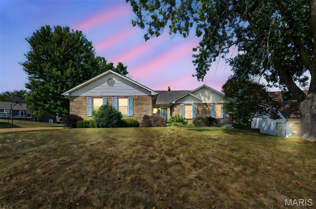 8 Grayson Ridge Drive, Washington, MO 63090