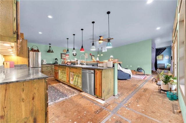 1226 N CENTENNIAL Avenue, West Fork, AR 72774