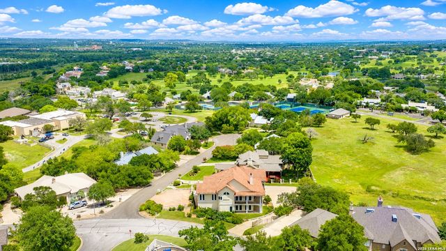 107 Deerwood Drive, Kerrville, TX 78028