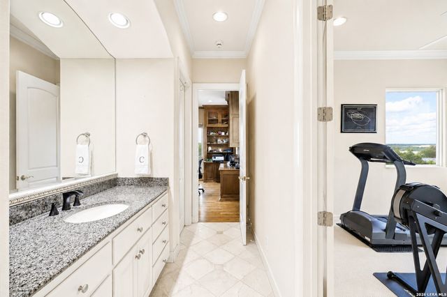 107 Deerwood Drive, Kerrville, TX 78028