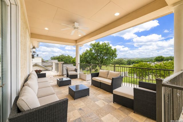 107 Deerwood Drive, Kerrville, TX 78028