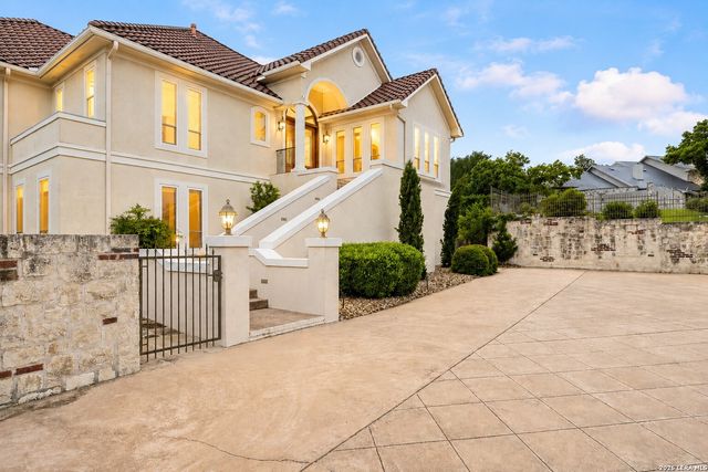107 Deerwood Drive, Kerrville, TX 78028
