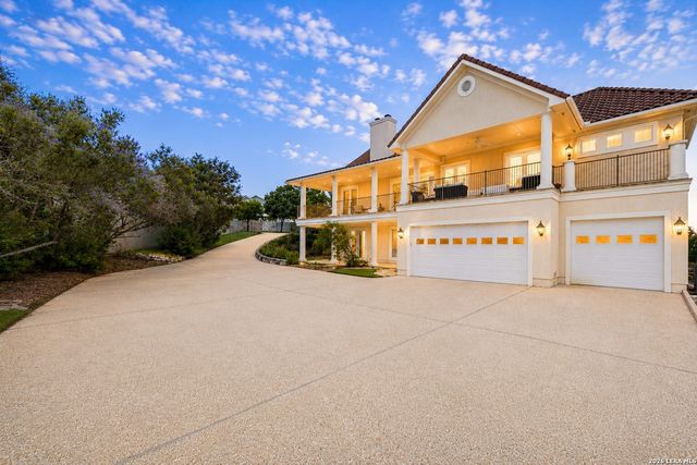 107 Deerwood Drive, Kerrville, TX 78028