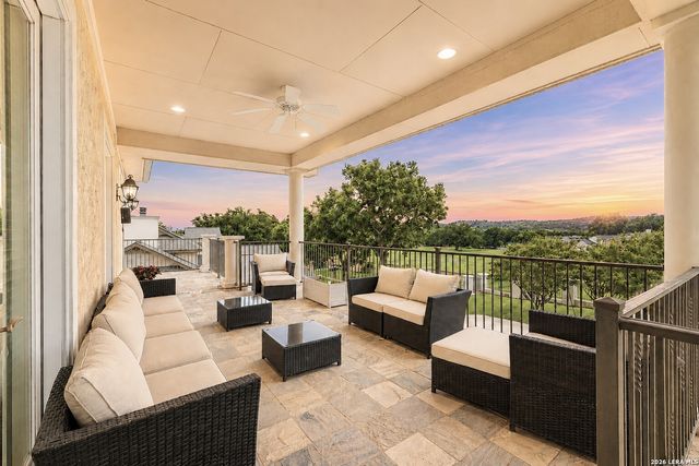 107 Deerwood Drive, Kerrville, TX 78028