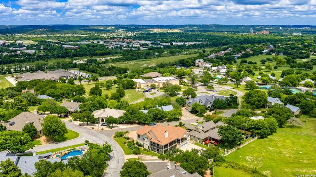 107 Deerwood Drive, Kerrville, TX 78028