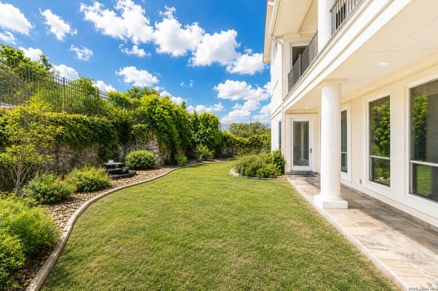 107 Deerwood Drive, Kerrville, TX 78028