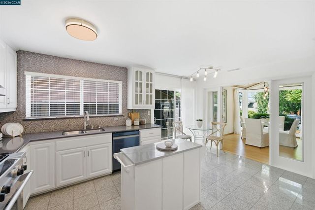 157 Shuey Dr, Moraga, CA 94556