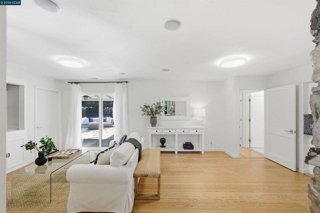 157 Shuey Dr, Moraga, CA 94556