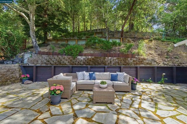 157 Shuey Dr, Moraga, CA 94556