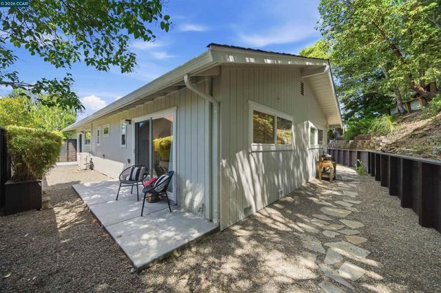 157 Shuey Dr, Moraga, CA 94556