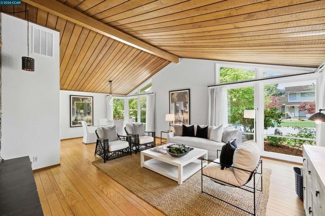 157 Shuey Dr, Moraga, CA 94556