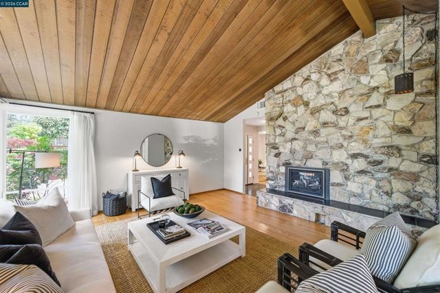 157 Shuey Dr, Moraga, CA 94556