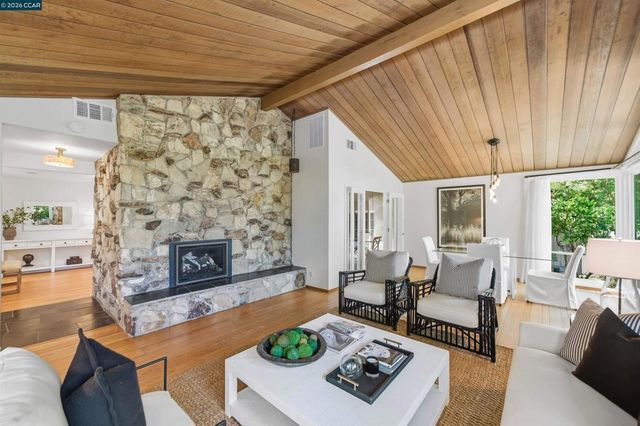 157 Shuey Dr, Moraga, CA 94556