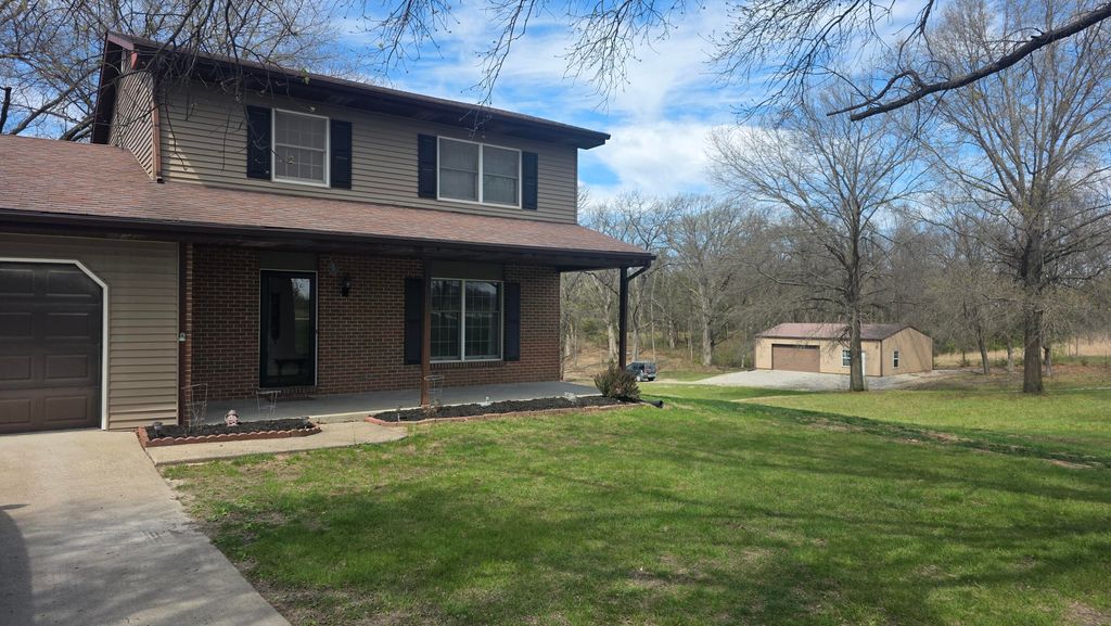 7745 S BENNETT DR, Columbia, MO 65201