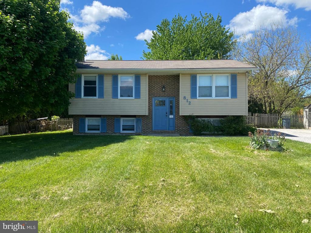 Image 1 of property listing at 812 VELVET RUN DR, Westminster, MD 21157