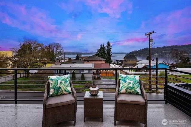 3202 Burnett Avenue N, Renton, WA 98056