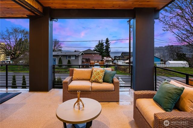 3202 Burnett Avenue N, Renton, WA 98056