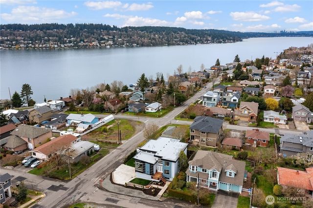 3202 Burnett Avenue N, Renton, WA 98056