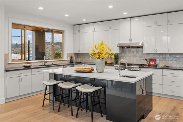 3202 Burnett Avenue N, Renton, WA 98056