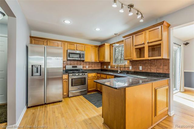 1010 Oak Ridge Circle, Brighton, MI 48116