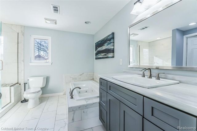 1010 Oak Ridge Circle, Brighton, MI 48116