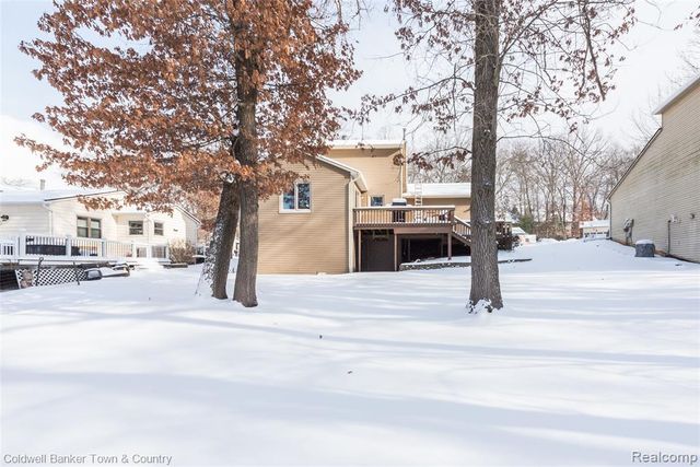 1010 Oak Ridge Circle, Brighton, MI 48116