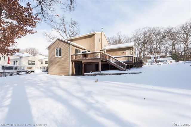 1010 Oak Ridge Circle, Brighton, MI 48116