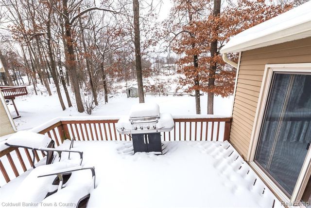 1010 Oak Ridge Circle, Brighton, MI 48116