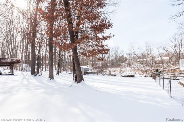 1010 Oak Ridge Circle, Brighton, MI 48116