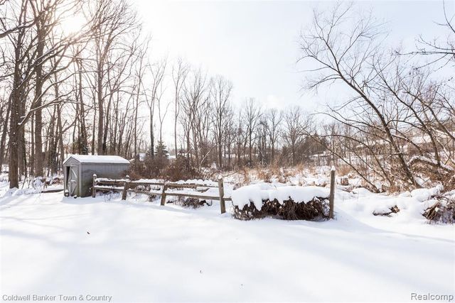 1010 Oak Ridge Circle, Brighton, MI 48116