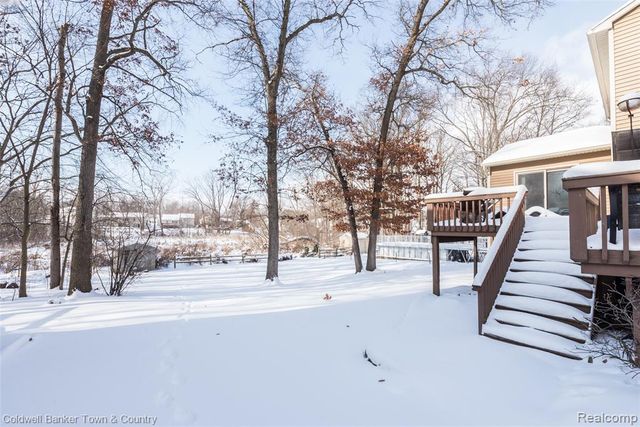 1010 Oak Ridge Circle, Brighton, MI 48116