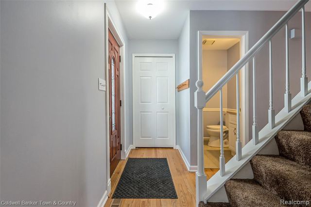 1010 Oak Ridge Circle, Brighton, MI 48116