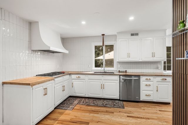 107 Sandra Ln, North Andover, MA 01845