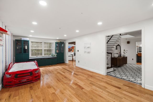 107 Sandra Ln, North Andover, MA 01845