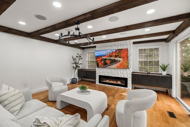 107 Sandra Ln, North Andover, MA 01845