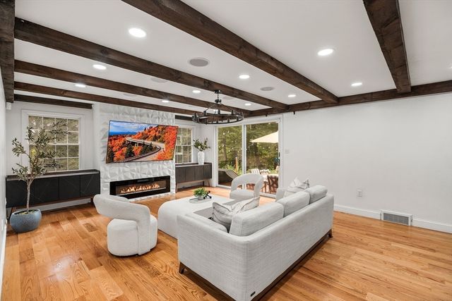107 Sandra Ln, North Andover, MA 01845