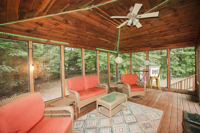 8 Raelynn Drive, Derry, NH 03038